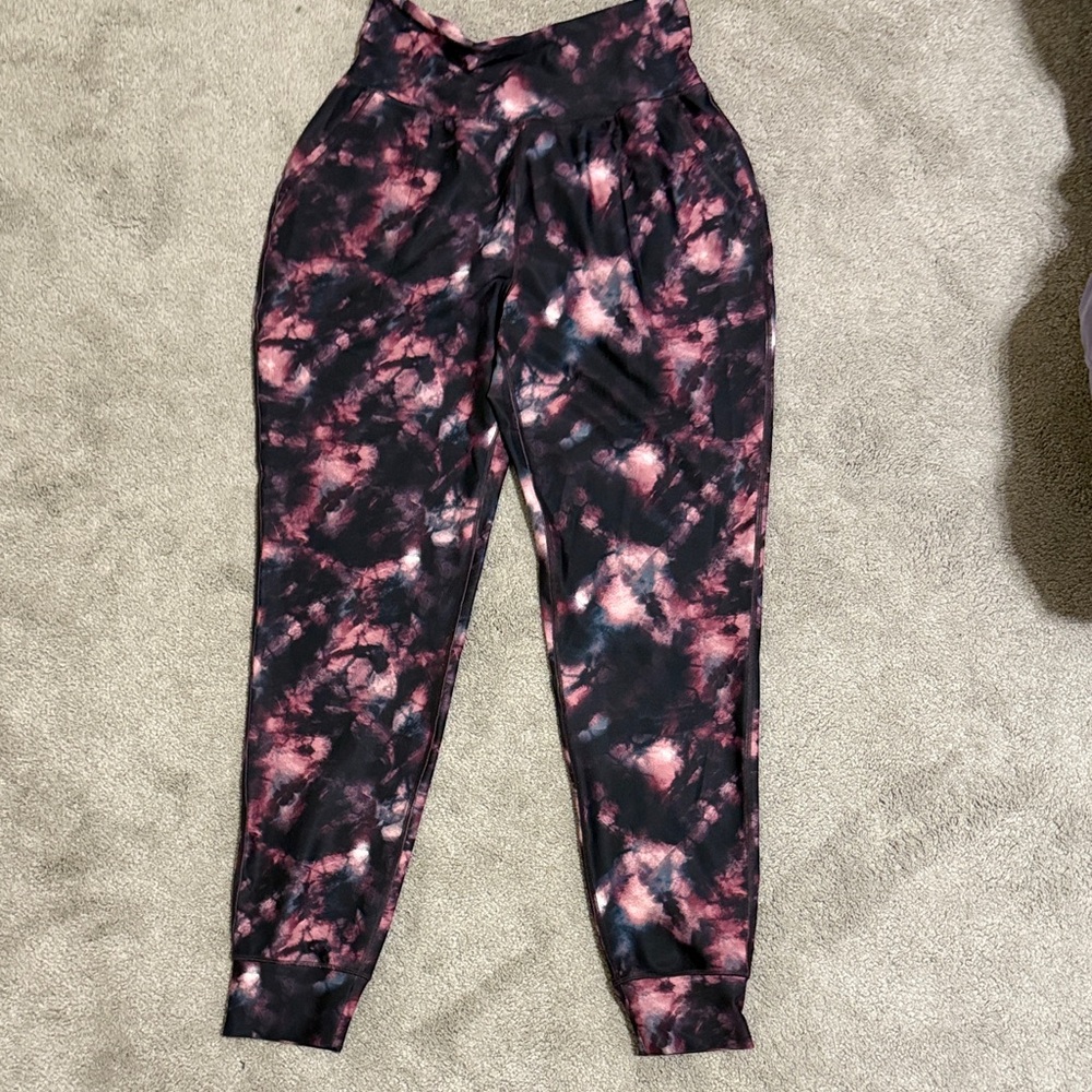 Old Navy Women's Black and Pink Tie-Dye Joggers